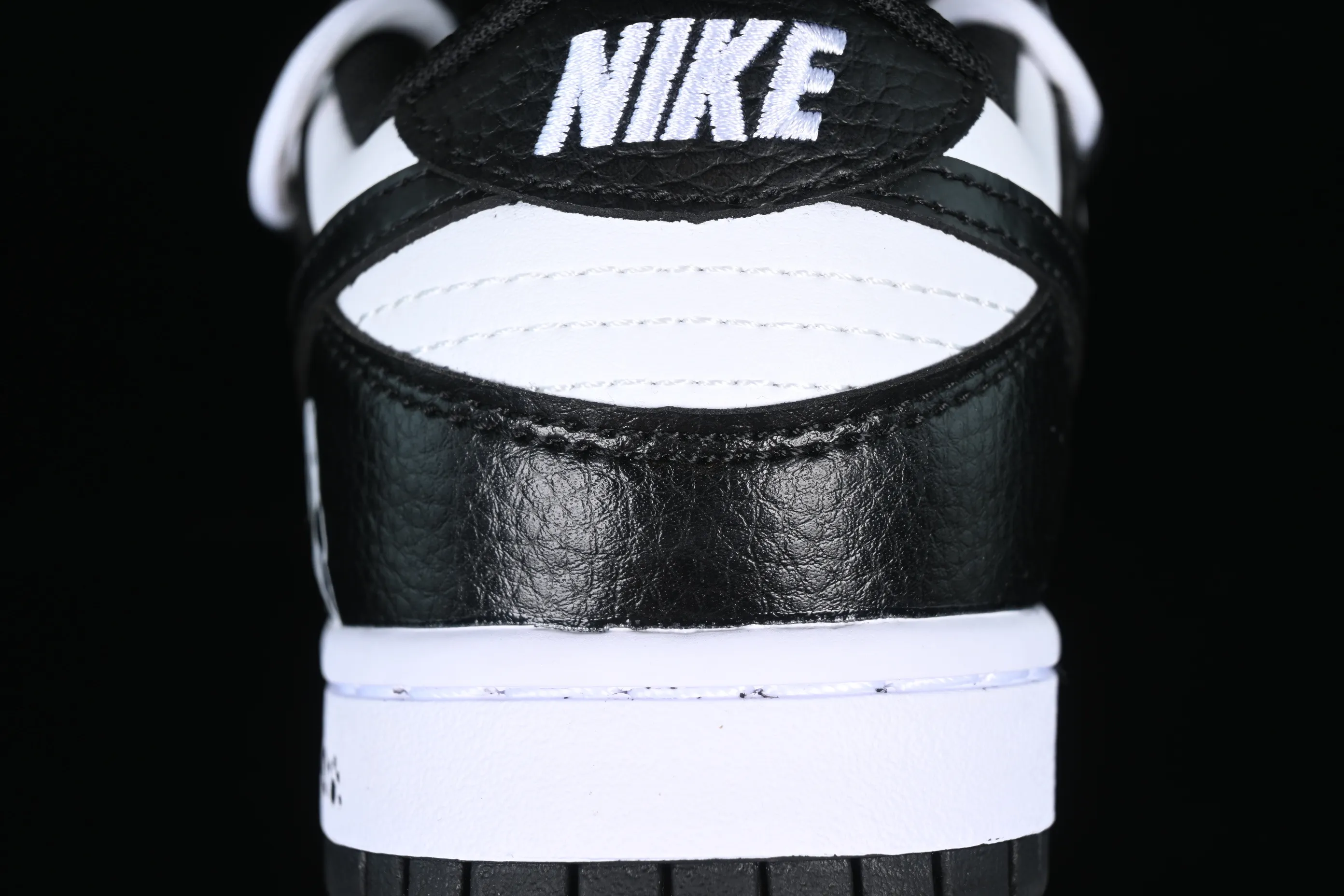 All Categories Nk SB Dunk Series Nk SB Dunk Low Low-top sneakers Nk Dunk Low Black and White Panda Customized version of deconstructed strap casual sneakers DD1391-100